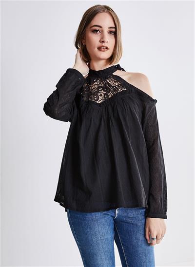 blusa com ombro de fora