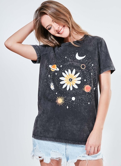 blusa com estampa de margarida