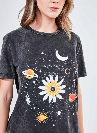 blusa com estampa de margarida