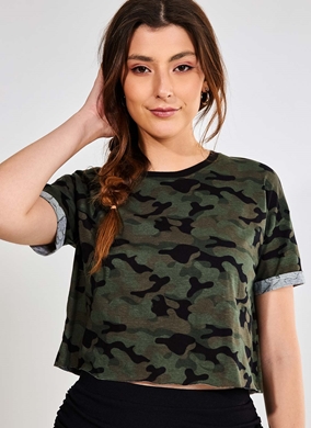 blusa com manga camuflada